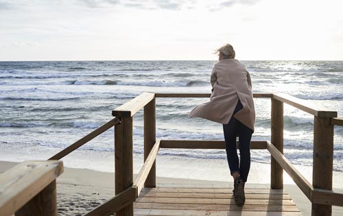 Kvinna vid havet